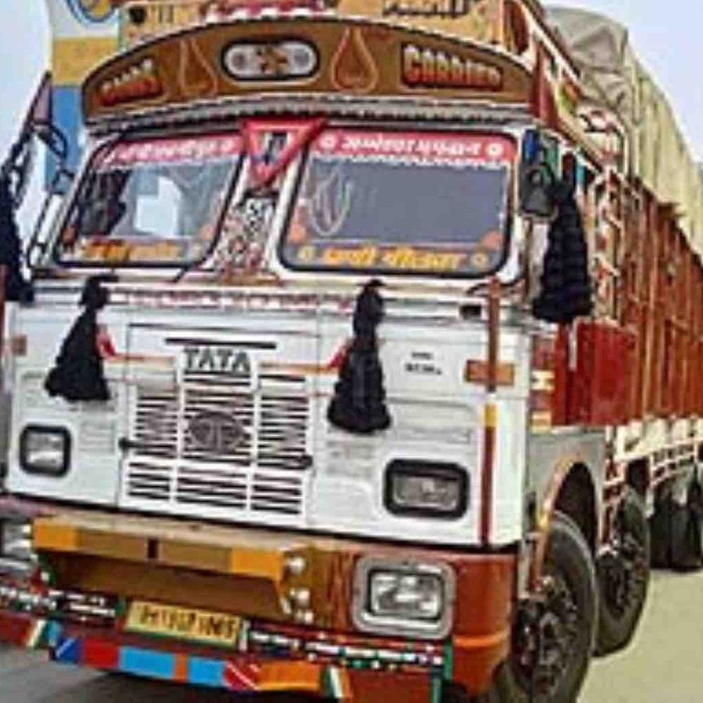 जालंधर में स्कूटी फिसली, 5 पांच वर्षीय बच्चे की मौत:  ट्रक के नीचे आने से हादसा, पिता के साथ जा रहा था, जांच जारी – Jalandhar News