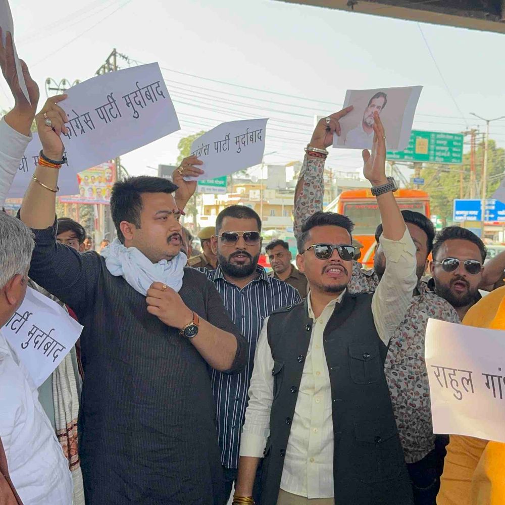 राहुल गांधी का पुतला छीनकर भागा दरोगा:कानपुर में भाजपा कार्यकर्ताओं ने पुलिस का पीछा किया, प्रदर्शन करने पहुंचे थे