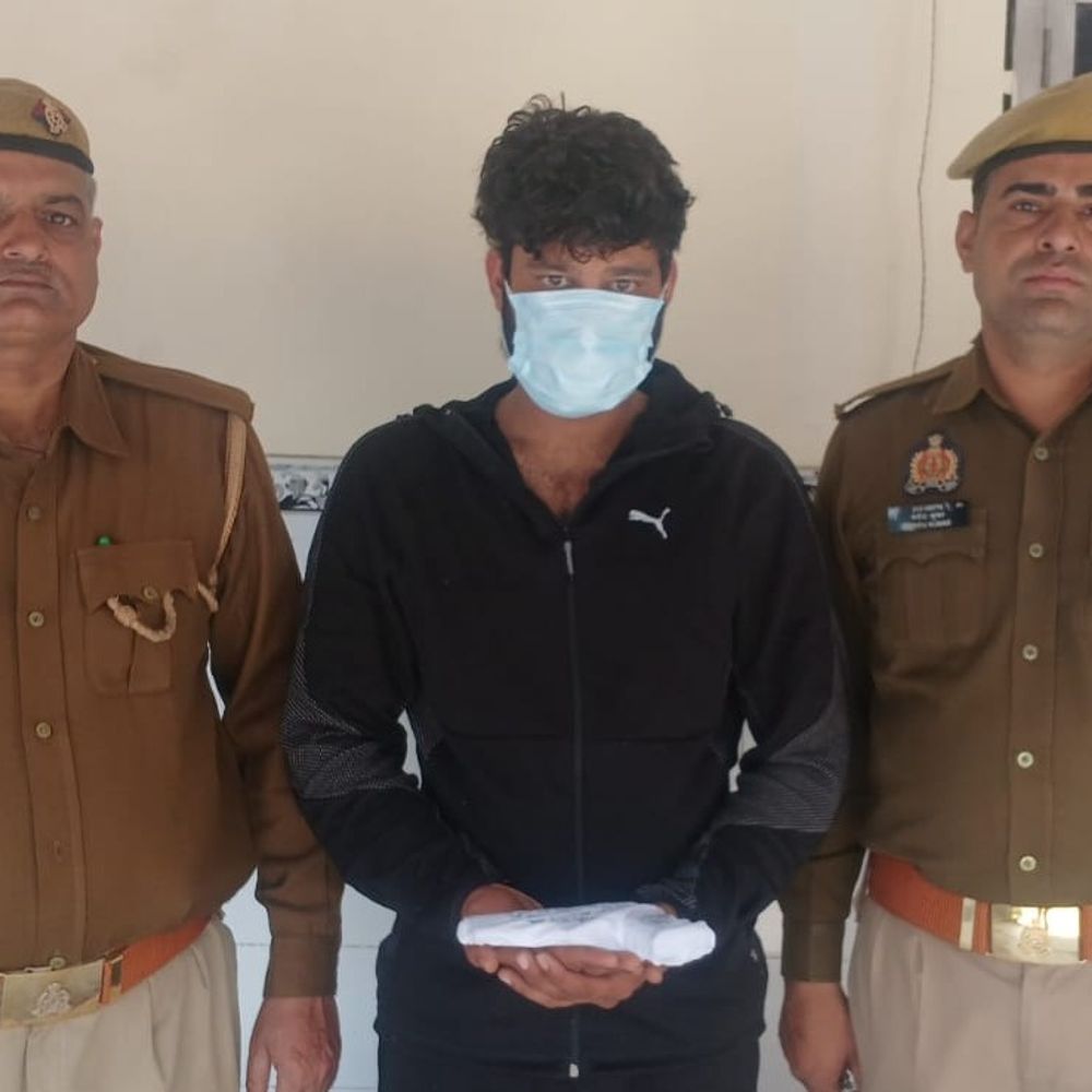 हापुड़ में फायरिंग का आरोपी गिरफ्तार:दिल्ली रोड पर दो दिन पहले किया था फायर , अवैध पिस्टल बरामद