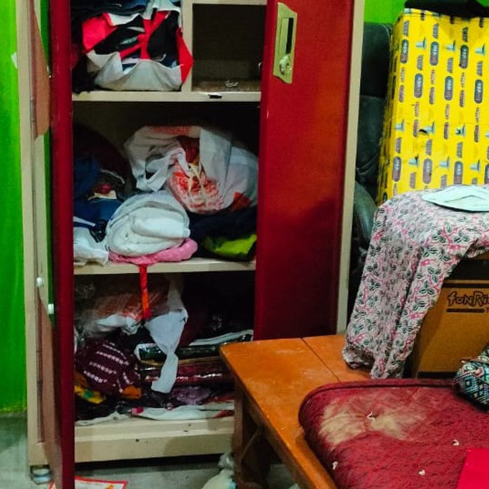 जौनपुर में घर से लाखों के गहने, नकदी चोरी:लाइनबाजार की चंद्रिका सिंह कॉलोनी में वारदात, परिवार गांव गया था