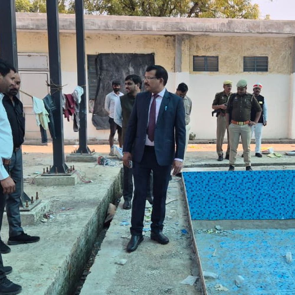 इंदिरा स्टेडियम तरणताल का सौंदर्यीकरण अंतिम चरण में:डीएम ने किया निरीक्षण, 10 मार्च तक काम पूरा करने के दिए निर्देश