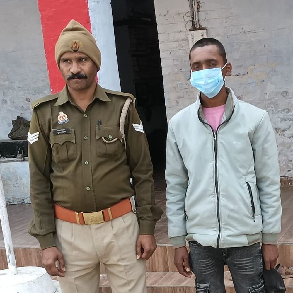 श्रावस्ती में नाबालिग को भगाने का आरोपी गिरफ्तार:शादी का झांसा देकर साथ ले गया था, गांव से पुलिस ने दबोचा