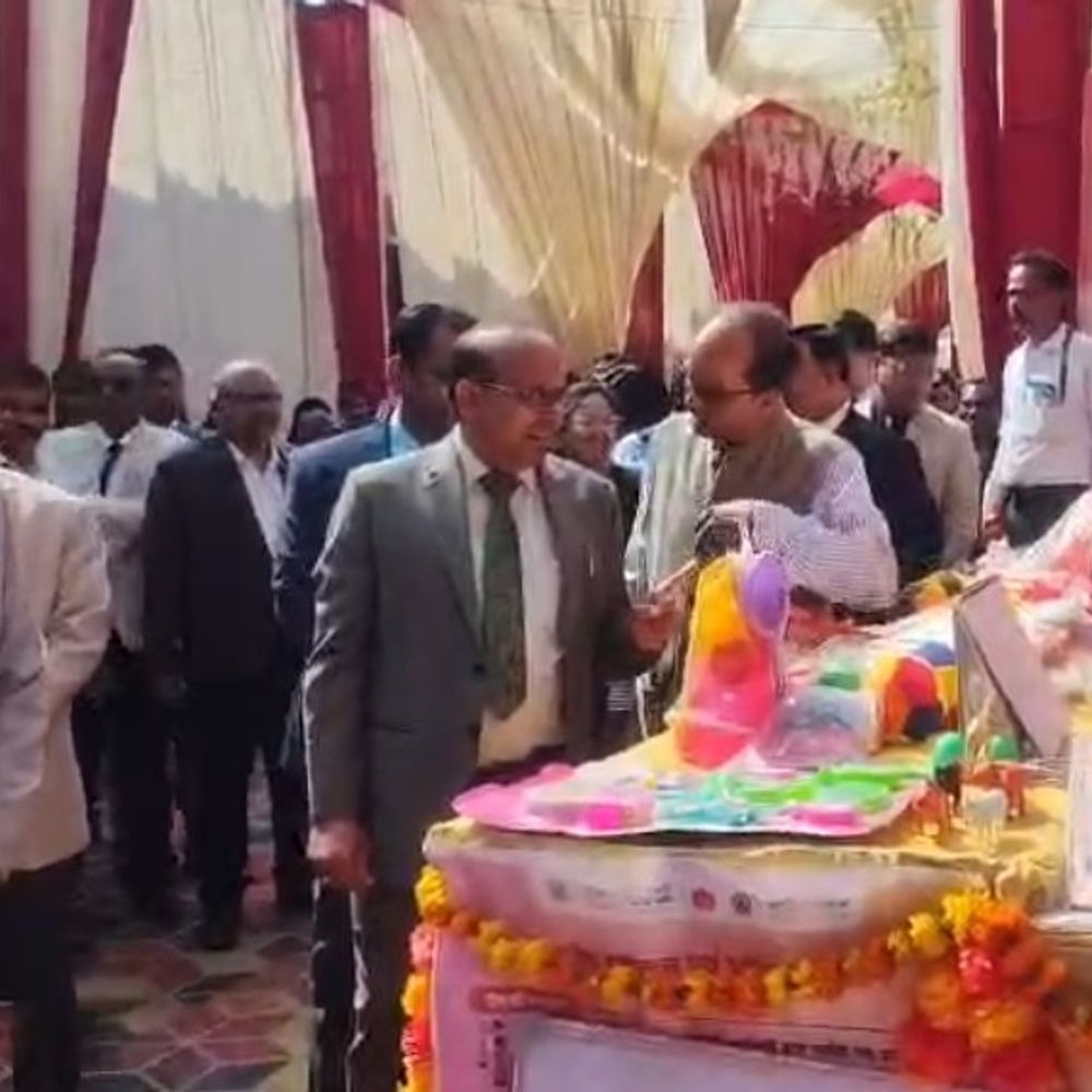 एटा में विधिक सेवा शिविर का आयोजन:जिला जज-डीएम ने किया शुभारंभ, दिव्यांगों को ट्राई साइकिलें मिलीं