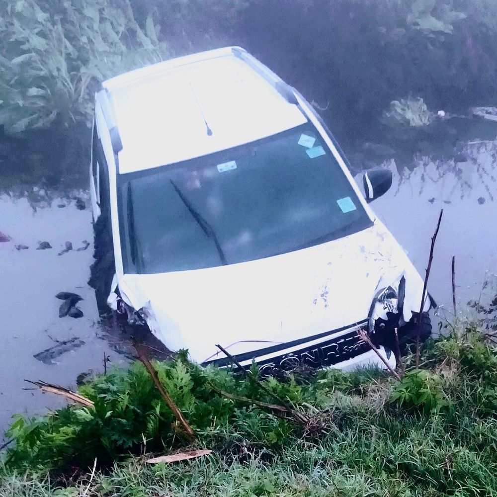 बुलंदशहर में सड़क हादसें में एक की मौत, तीन घायल:तेज रफ्तार कार ने दो बाइकों को मारी टक्कर, चालक मौके से फरार