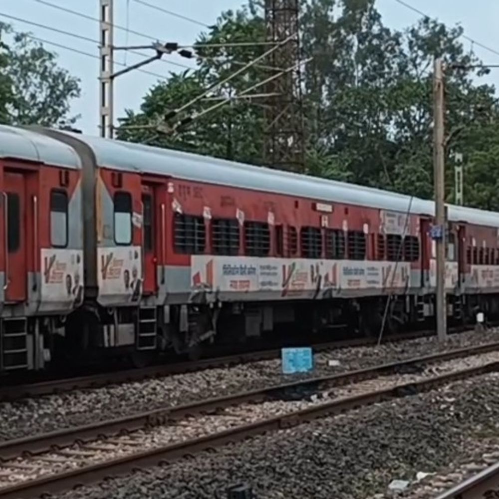 साढ़े 3 घंटे देरी से कोरबा पहुंची लिंक एक्सप्रेस:  सुबह 11 बजे के बजाय दोपहर 2.30 बजे आई गाड़ी, यात्री होते रहे परेशान – Korba News