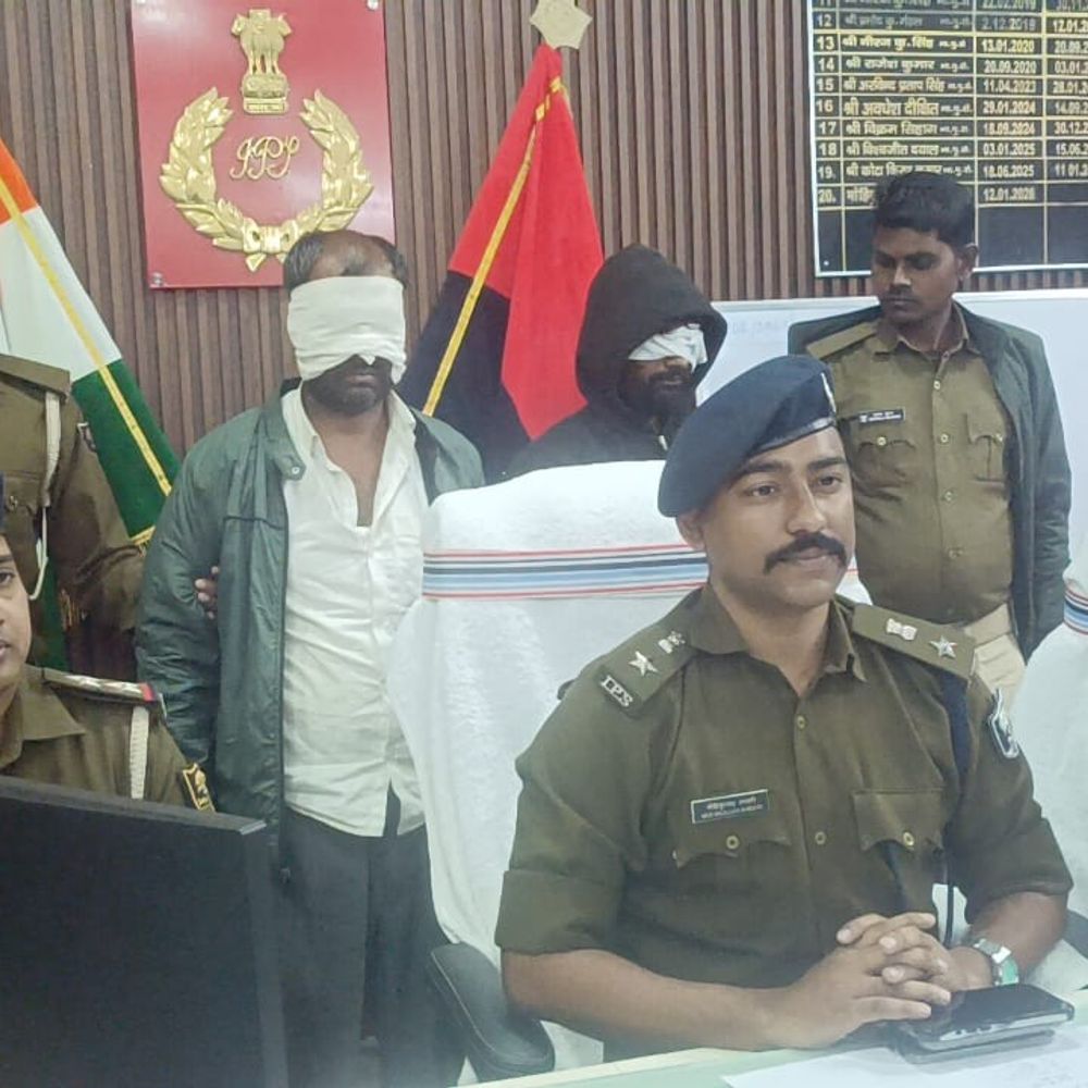 14 लाख नकद बरामद, दो बदमाश गिरफ्तार:  मुजफ्फरपुर में 8 चेकबुक-एक बिलिंग बुक जब्त; 13 दिन पहले प्लाई फैक्ट्री से हुई थी चोरी – Muzaffarpur News