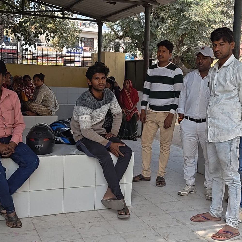 उन्नाव में सड़क हादसे में ई-रिक्शा चालक की मौत:अज्ञात वाहन ने टक्कर मारी, पुलिस जांच में जुटी