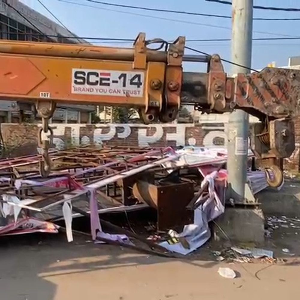 बागपत में NHAI ने हटाए अवैध होर्डिंग्स:राष्ट्रीय राजमार्ग और चौराहों से हटाए गए बैनर, अभियान जारी