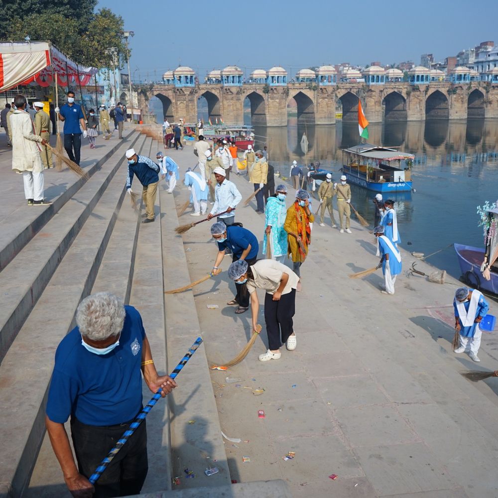 निरंकारी मिशन ने 12 लाख स्वयंसेवकों संग जल संरक्षण किया:'स्वच्छ जल, स्वच्छ मन' अभियान के चौथे चरण में 25 राज्यों में सफाई