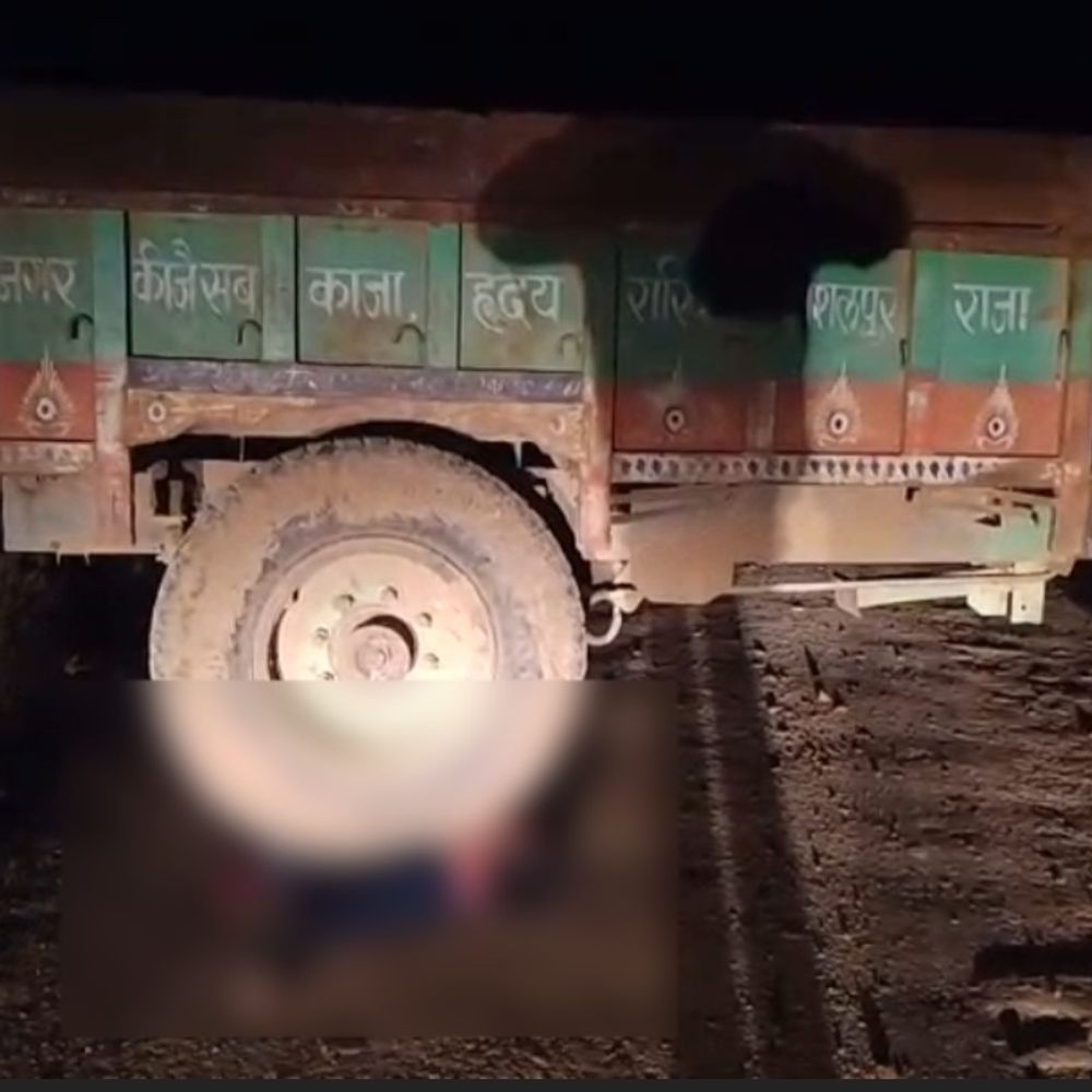 जालौन में ट्रैक्टर-ट्रॉली से दबकर चालक की मौत:उरई में परिजनों ने हत्या का लगाया आरोप, पुलिस जांच में जुटी