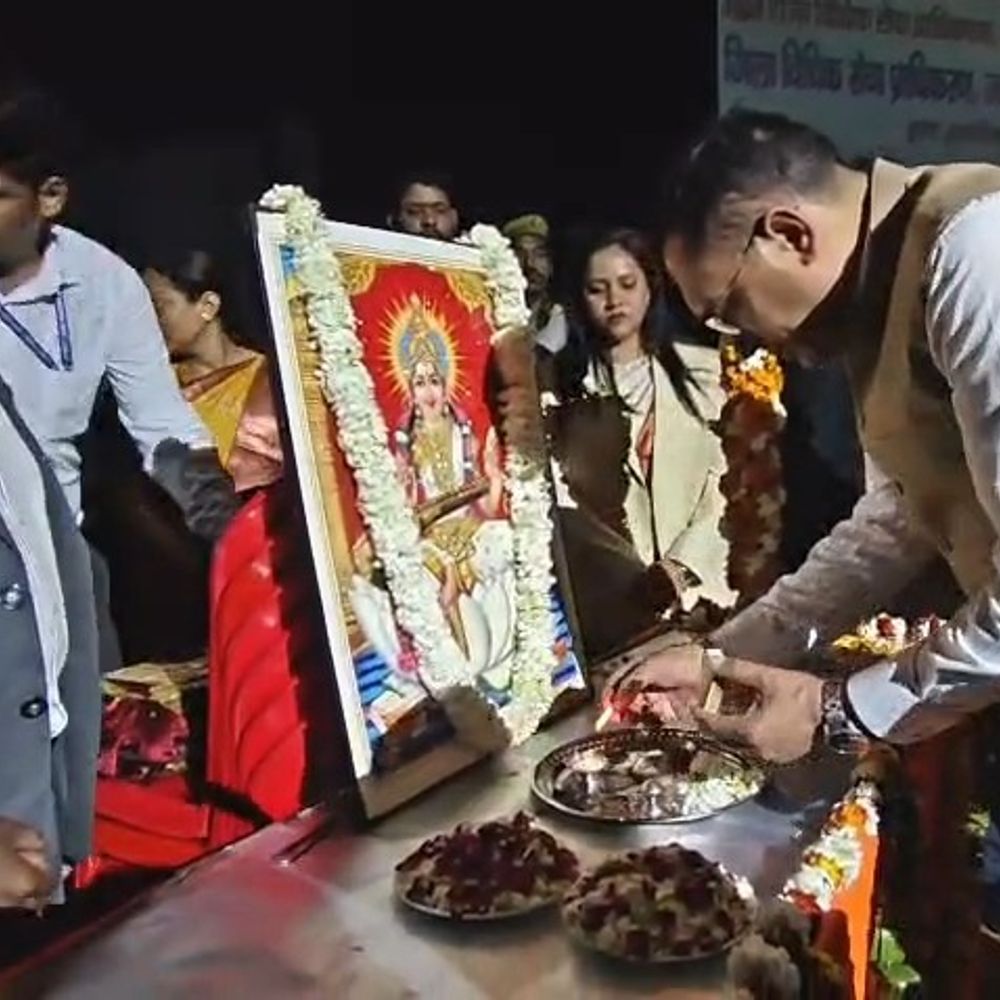 मथुरा में मेगा विधिक सहायता शिविर कैम्प लगा:जिला जज विकास कुमार ने किया शुभारंभ,कानूनी सलाह और सरकारी योजनाओं की दी गई जानकारी