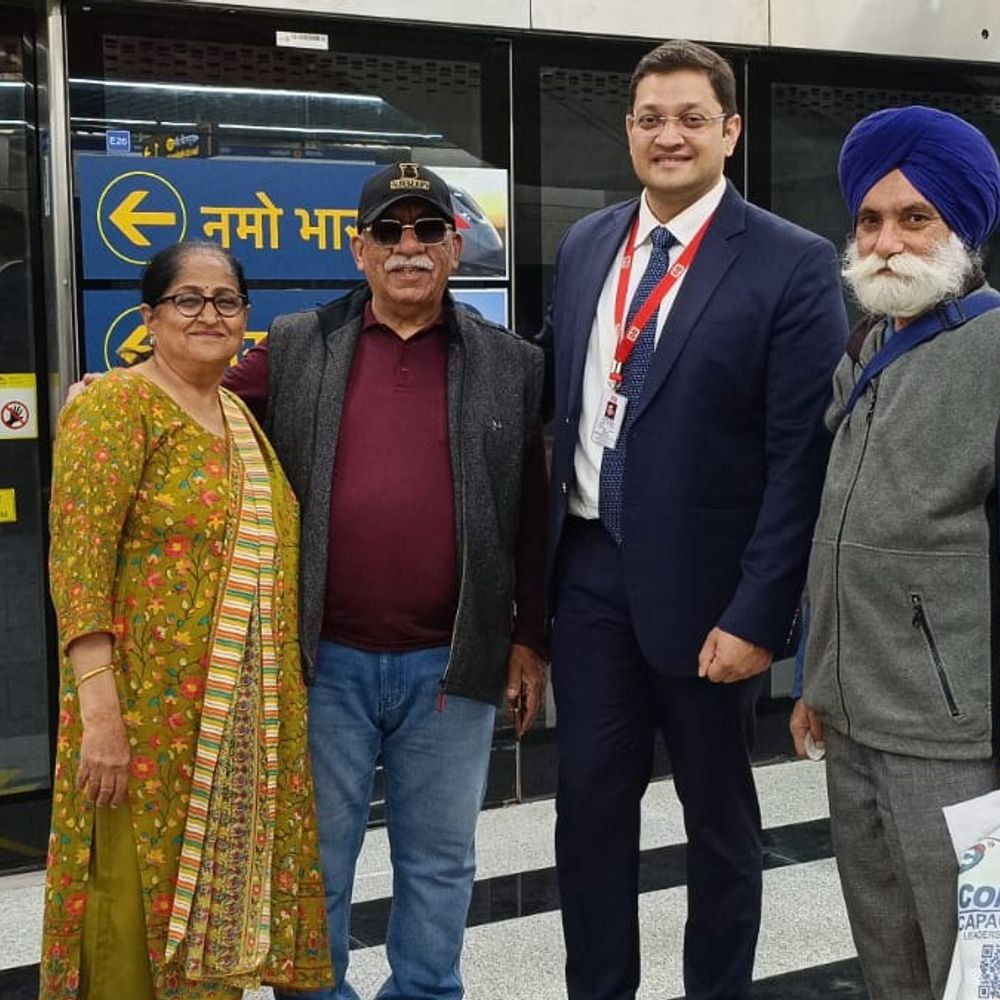 मेरठ मेट्रो का शुभारंभ, पहले दिन स्टेशन पर भीड़:यात्रियों ने कहा- शहर में मेट्रो का सपना साकार, रोजगार के अवसर