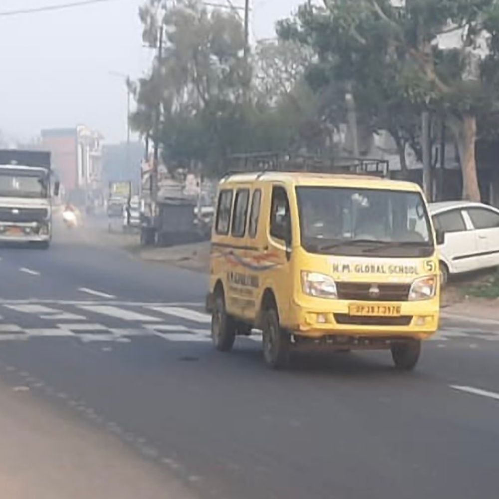 उत्तर प्रदेश में कमर्शियल वाहनों पर वन टाइम टैक्स:संभल ARTO बोले- 7.5 टन तक के वाहनों के लिए नियम बदले, कन्वर्जन भी आसान