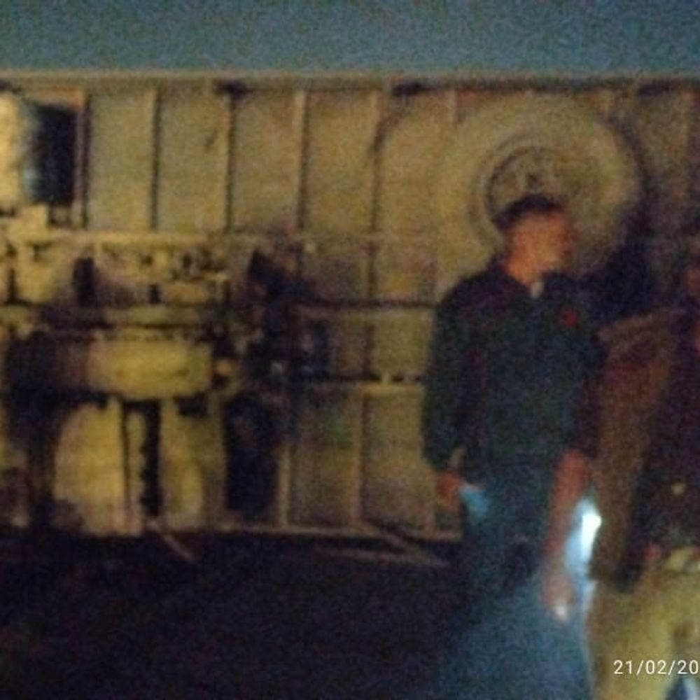 इटावा-कानपुर हाईवे पर कंटेनर पलटा, चालक की मौत:अकबरपुर क्षेत्र में हादसा, तीन घायल