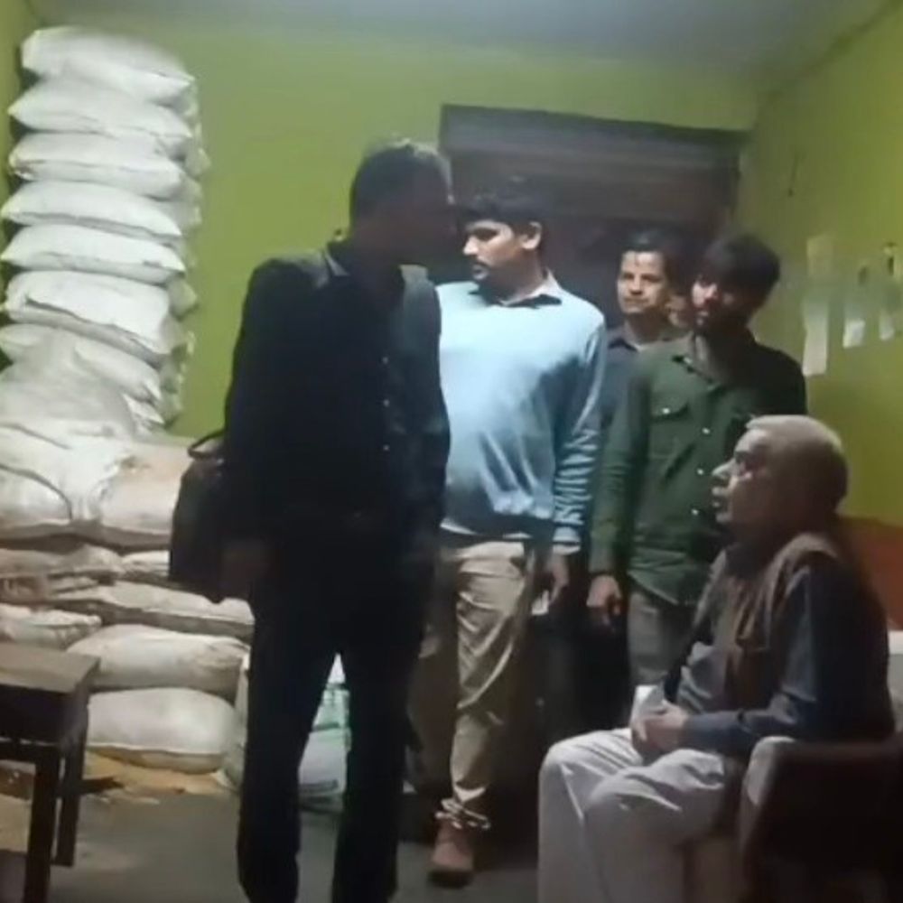 होली से पहले खाद्य विभाग की टीम का छापा:रंग मिली दाल, पैकेज्ड पानी के सैंपल लिए, 250 किलो खराब रसगुल्ला पकड़ा