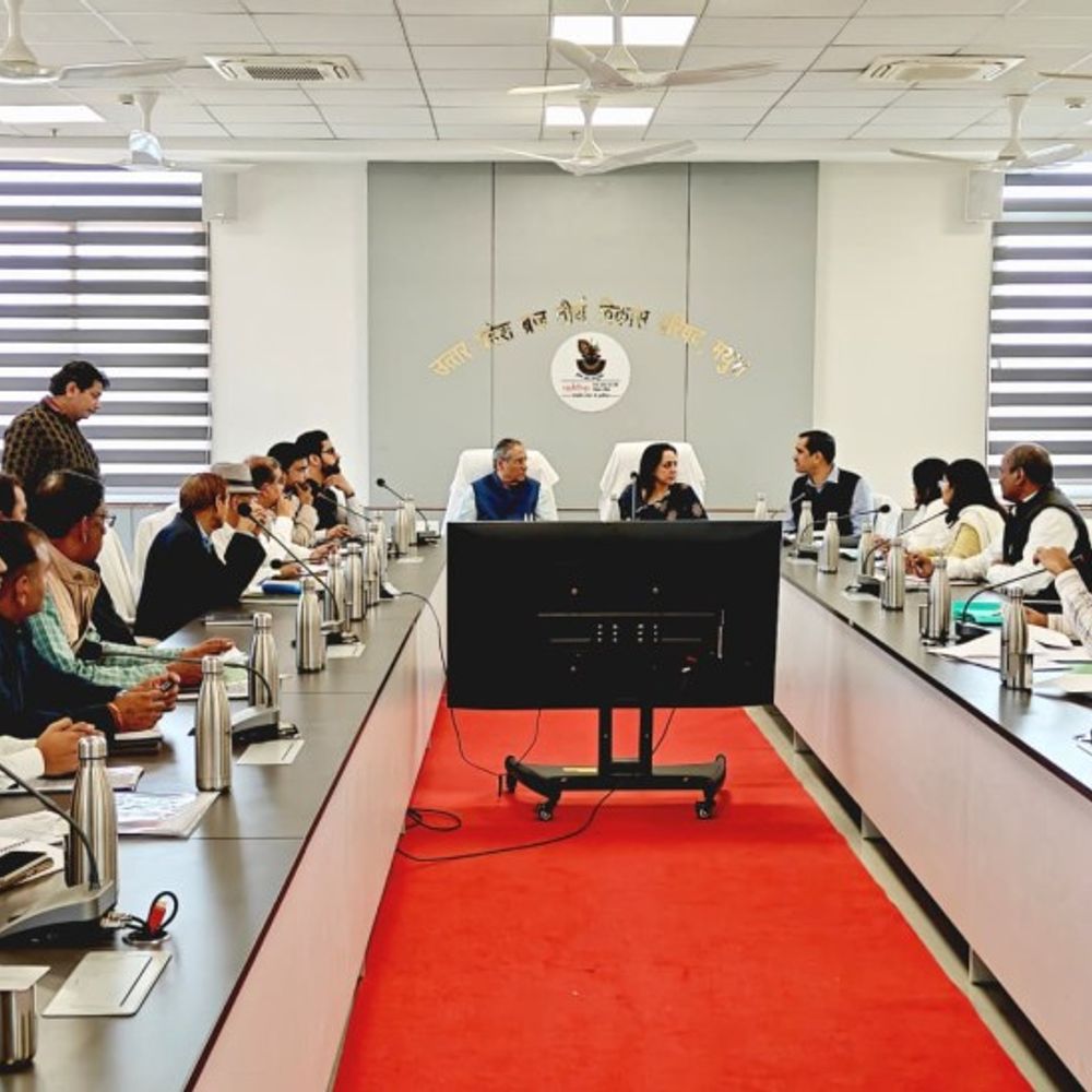 ट्रैफिक,घाट निर्माण और जल जीवन मिशन पर सांसद सख्त:हेमा मालिनी ने की विकास कार्यों की समीक्षा, अधिकारियों को दिए निर्देश