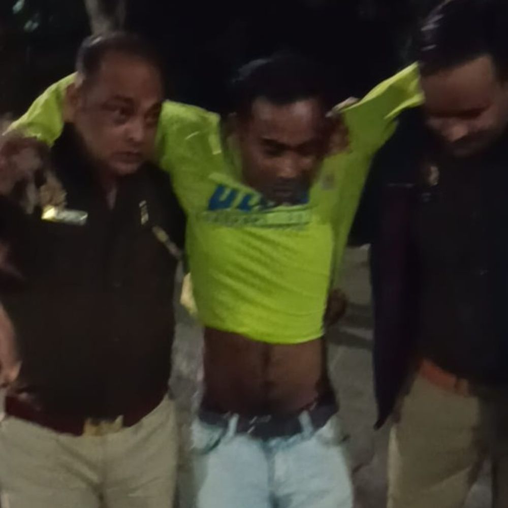 पुलिस मुठभेड़ में लुटेरे के पैर में लगी गोली:चेकिंग के दौरान भागते वक्त हुए स्लिप, बुजुर्ग महिला की लूटी थी चेन