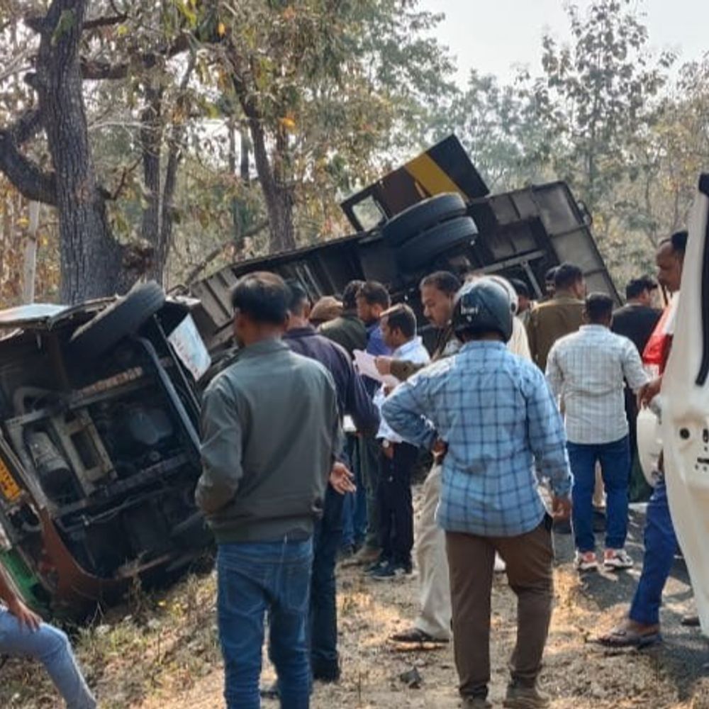 पिपरिया-छिंदवाड़ा रूट पर महाकाल बस पलटी:  रेनीखेड़ा के पास 7 यात्री घायल, 2 साल के बच्चे के सिर में चोट – Chhindwara News