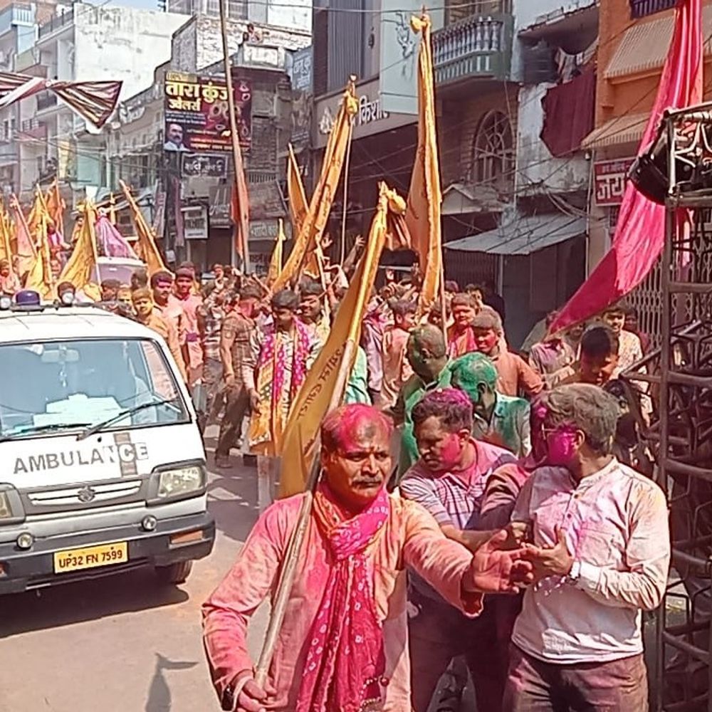 आजमगढ़ में श्रीराणी सती की निकाली गई निशान यात्रा:25 फरवरी को खाटू श्याम को रवाना होंगे भक्त, बड़ी संख्या में महिलाओं ने किया प्रतिभाग