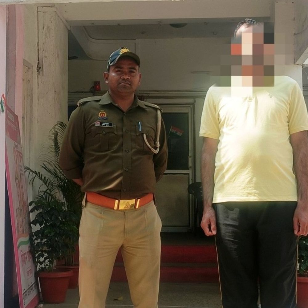 घर में घुसकर लूट व मारपीट करने वाला सिपाही गिरफ्तार:एनबीडब्ल्यू जारी होने के बाद दार्जलिंग ने पकड़ा, कैबिनेट मंत्री के सचिव की पत्नी को किया परेशान