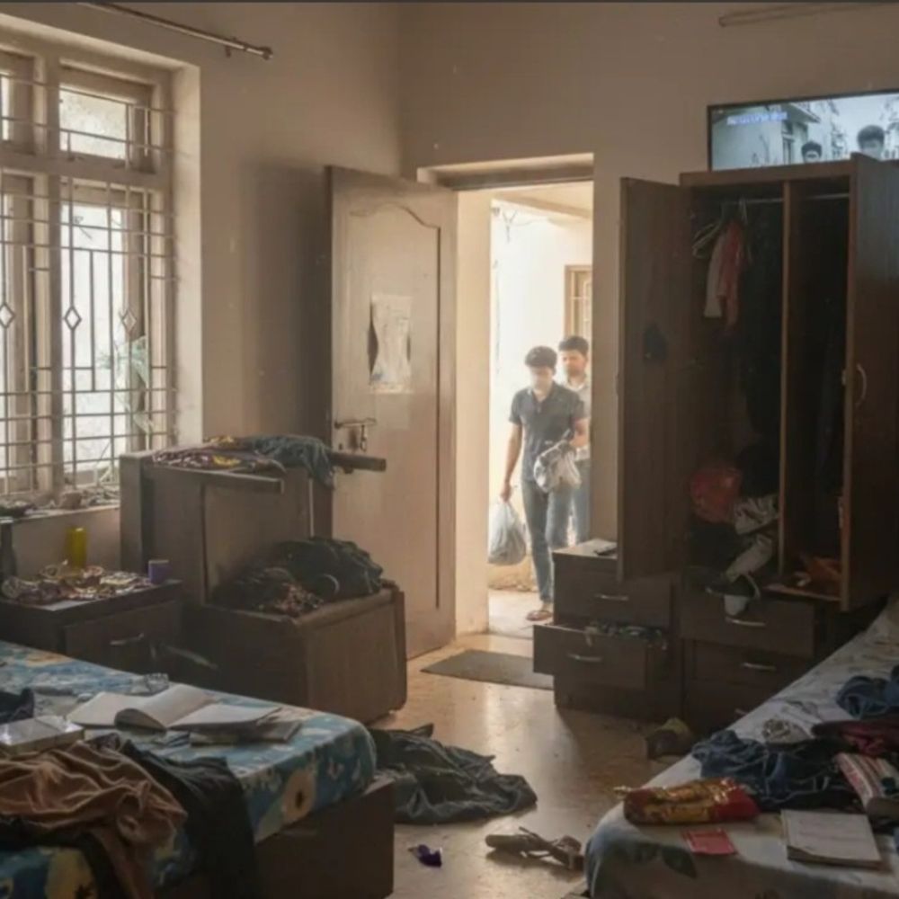 लखनऊ में मैनेजर के घर 30 लाख की चोरी:चोरों ने गहने और 1 लाख नगद पार किया, शादी में शामिल होने गोरखपुर गया था परिवार