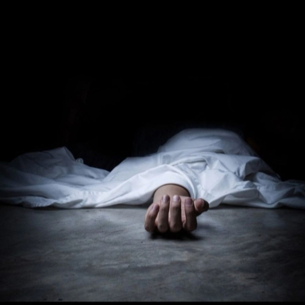 लखनऊ में अलग-अलग घटनाओं में दो लोगों की मौत:नाली में पड़ा मिला मजदूर का शव, कैटरिंग कारीगर ट्रेन की चपेट में आया