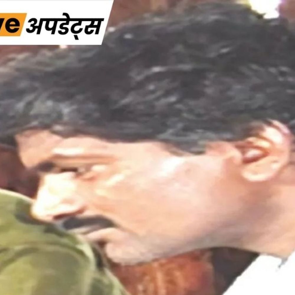 भास्कर अपडेट्स:टॉप माओवादी लीडर देवजी ने तेलंगाना पुलिस के सामने सरेंडर किया