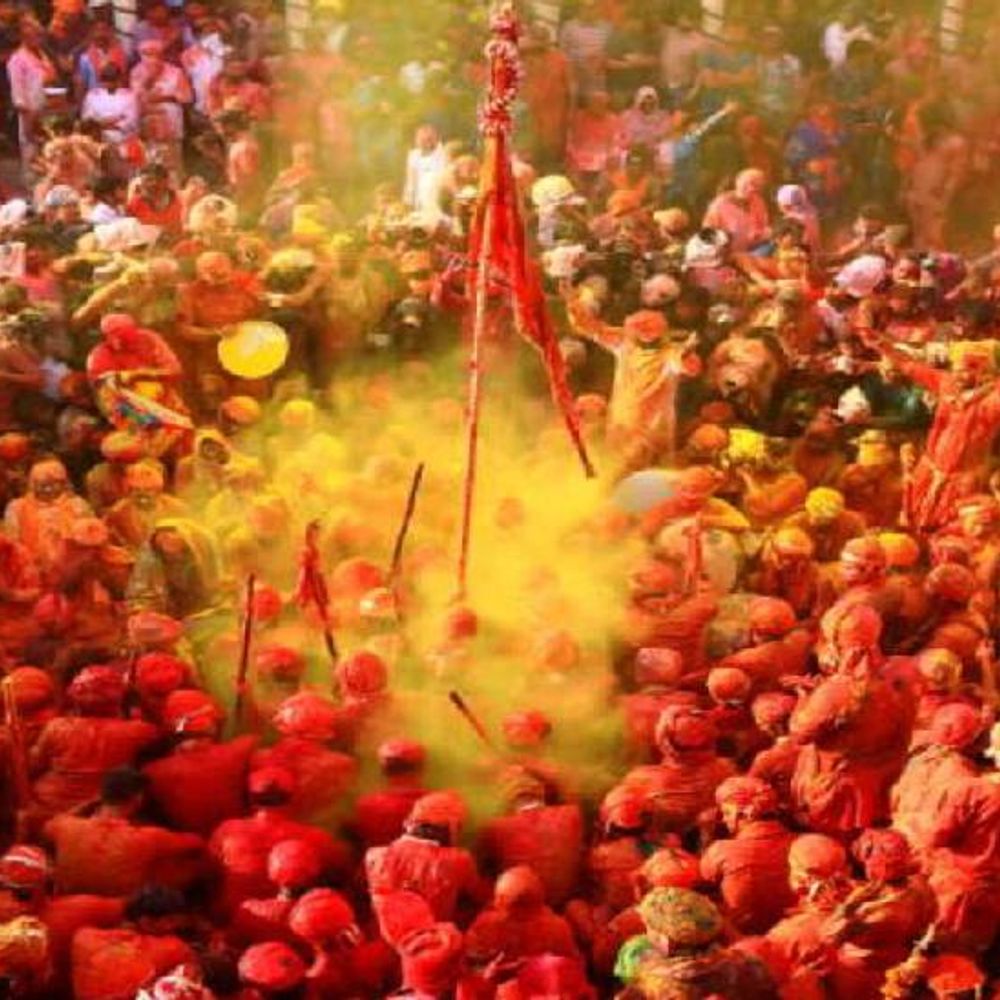लड्डू होली के साथ रंगोत्सव का नया चरण:मंदिरों से निकलकर ब्रज की गलियों में होली उत्सव 24 से, बरसाना में लट्ठमार होली 25 को