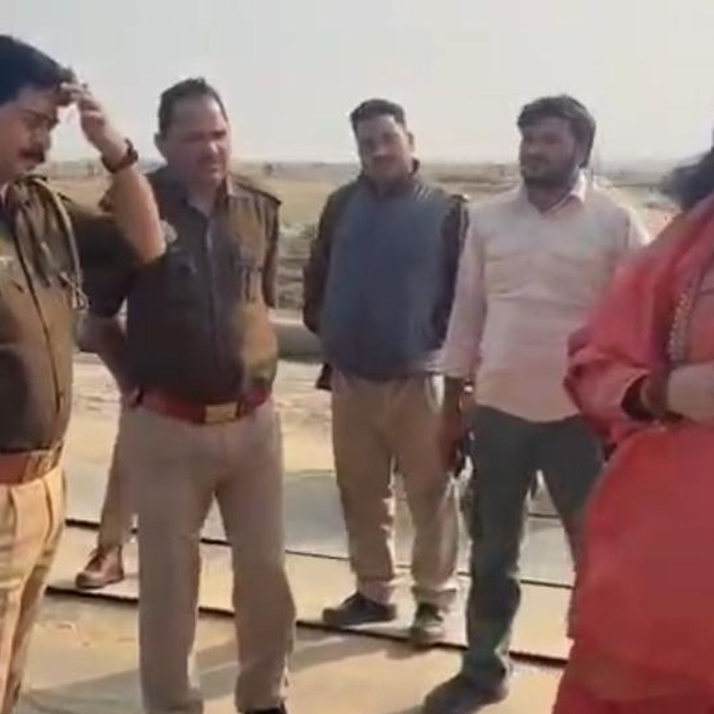 अविमुक्तेश्वरानंद पर FIR के बाद जांच शुरू:आशुतोष महाराज के साथ पुलिस माघ मेले में पहुंची; बटुकों के यौन शोषण वाले स्थल को देखा