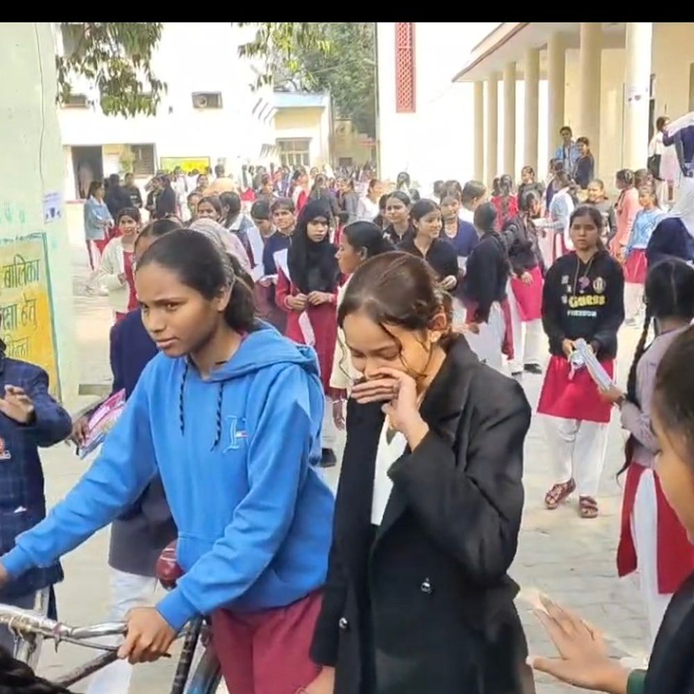 लखीमपुर में 2941 छात्रों ने छोड़ा इंग्लिश का पेपर:पहली पाली में अनुपस्थित रहे छात्र, कड़ी निगरानी में हुई परीक्षा