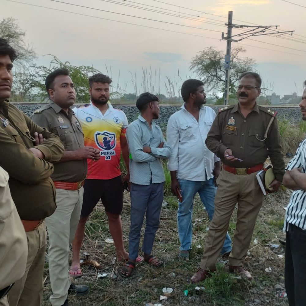 युवक ने मालगाड़ी के आगे कूदकर आत्महत्या की:लोको पायलट ने दी सूचना, कानपुर देहात का रहने वाला था