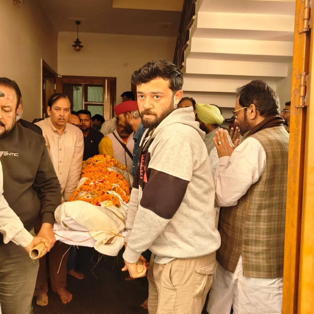 रामपुर के पूर्व भाजपा जिलाध्यक्ष राकेश मिश्रा का निधन:मुख्तार अब्बास नकवी ने दी श्रद्धांजलि, अंतिम दर्शन को जुटे लोग