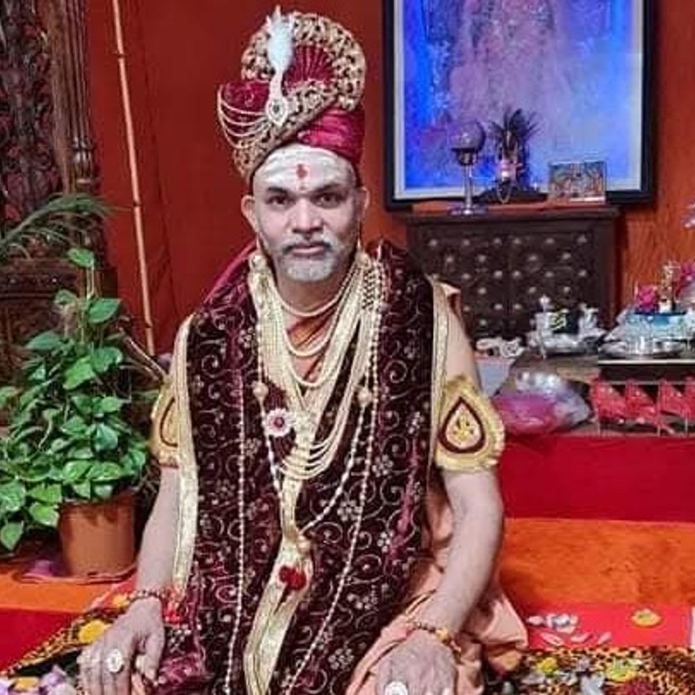 शंकराचार्य यौन शोषण मामले में हरदोई पहुंची प्रयागराज पुलिस:पीड़ित के पिता बोले- बेटे ने कभी किसी घटना का जिक्र नहीं किया, परिवार डरा हुआ है