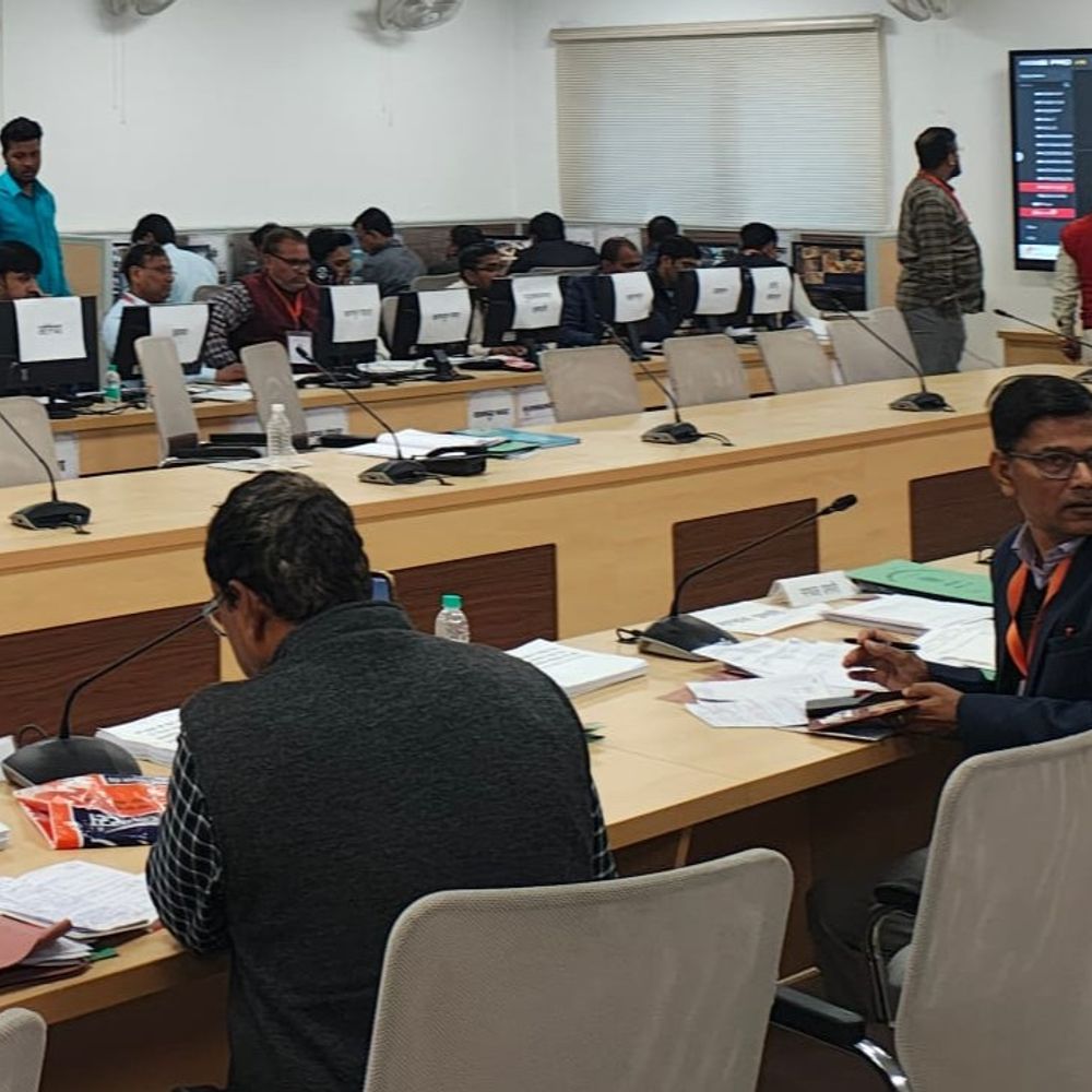 यूपी बोर्ड परीक्षा में आज अहम विषयों के एग्जाम:पहली पाली में हाईस्कूल की परीक्षा शुरू, दूसरी पाली में 12वीं का बायो-मैथ्स का पेपर