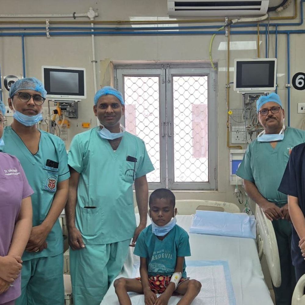 लखनऊ में रोबोटिक तकनीक से बच्चे की सफल सर्जरी:जटिल हर्निया की समस्या से मिला निजात, 7 दिन के भीतर मिली छुट्टी