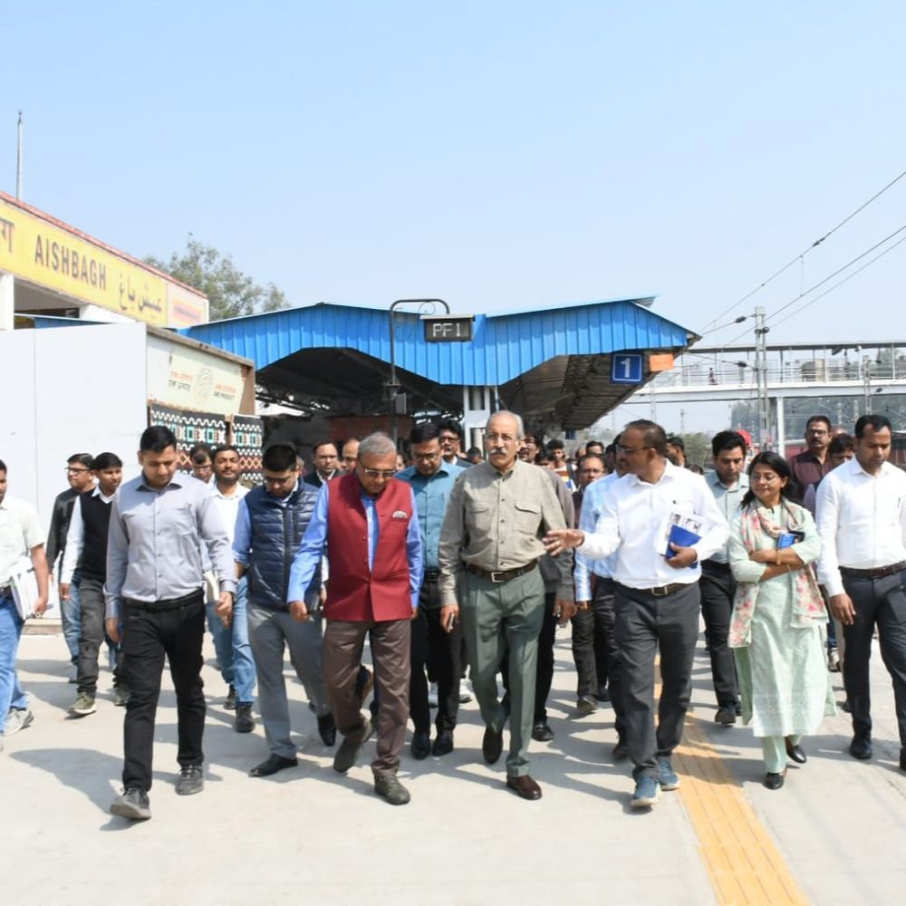 अमृत भारत योजना के तहत ऐशबाग स्टेशन का होगा कायाकल्प:महाप्रबंधक के निरीक्षण में विकास कार्यों की हुई समीक्षा,प्लेटफॉर्म, प्रतीक्षालय और द्वितीय प्रवेश द्वार का लिया जायजा