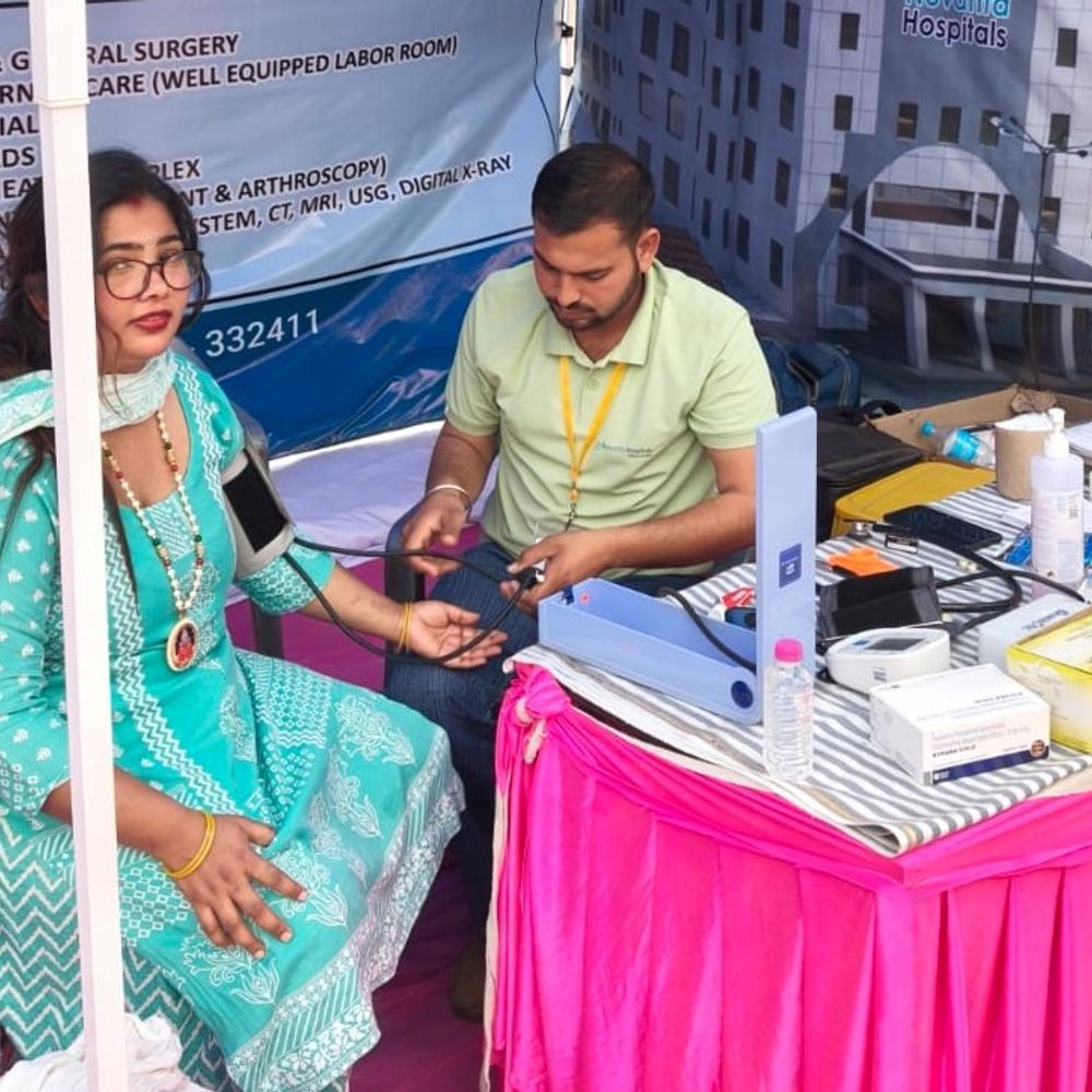 नॉवन्ता मल्टीस्पेशलिटी हॉस्पिटल ने 8 दिन तक लगाया कैंप:हेल्थ चेकअप के अलावा मांसपेशियों में खिंचाव और पैरों के छालों का जल्द हो रहा ट्रीटमेंट