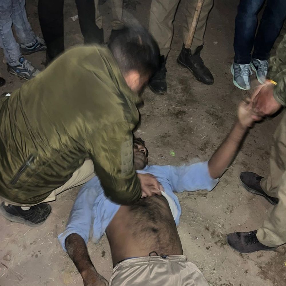 एटा में हाइटेंशन लाइन से युवक की मौत:CPR देने के बाद भी नहीं बची जान, कैंटर लेकर जाते समय हादसा
