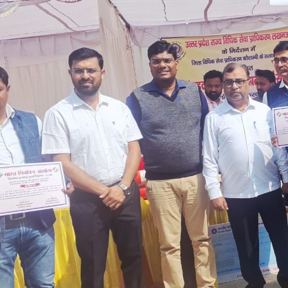 कौशांबी में SIR का शत-प्रतिशत निस्तारण:SDM ने उत्कृष्ट कार्य करने वाले कर्मचारियों को प्रशस्ति पत्र दिए