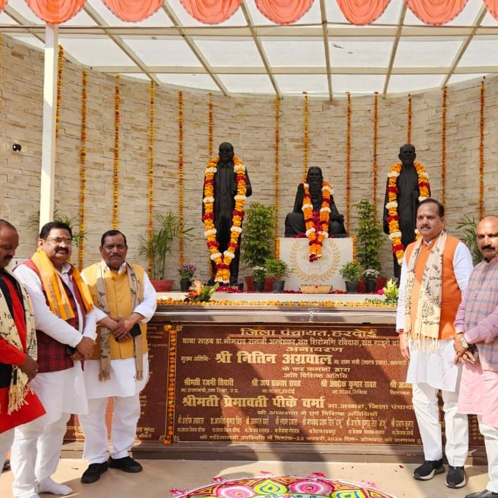 हरदोई जिला पंचायत में महापुरुषों का सम्मान:प्रभु श्रीराम, दीनदयाल द्वार लोकार्पित; प्रतिमाओं का किया अनावरण