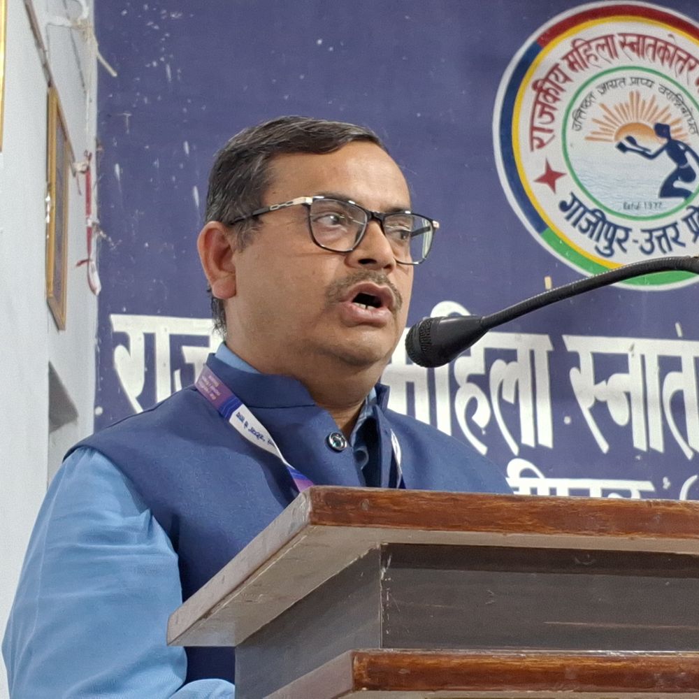 गाजीपुर में SBI ने 800 छात्राओं को बांटे सेनेटरी पैड:राजकीय महिला डिग्री कॉलेज में CSR के तहत निःशुल्क वितरण