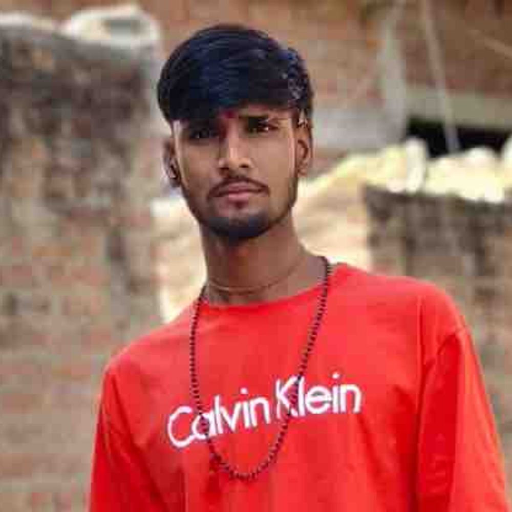 भमरौआ में अज्ञात ट्रक की टक्कर से युवक की मौत:बाइक सवार ने तोड़ा दम, दो गंभीर घायल; ट्रक की तलाश में जुटी पुलिस