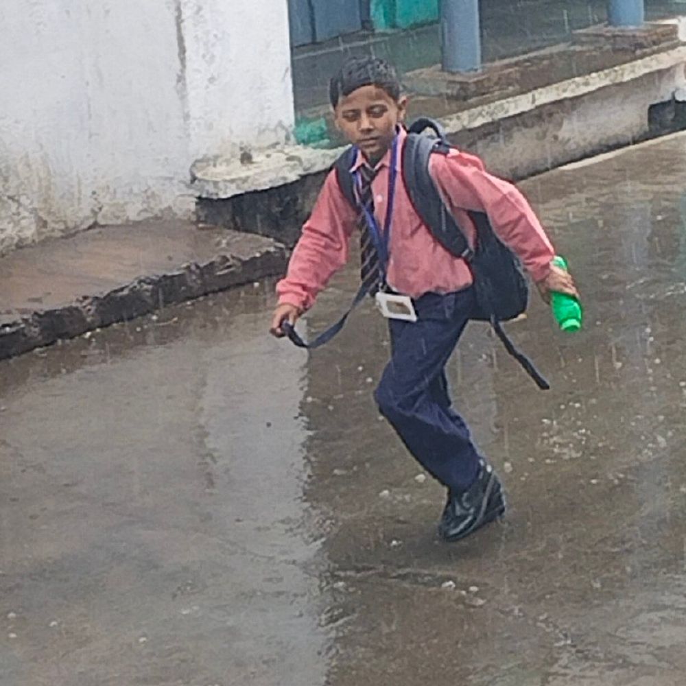 ललितपुर में अचानक बारिश:कटी फसलें खराब होने की आशंका, किसानों की बढ़ी चिंता