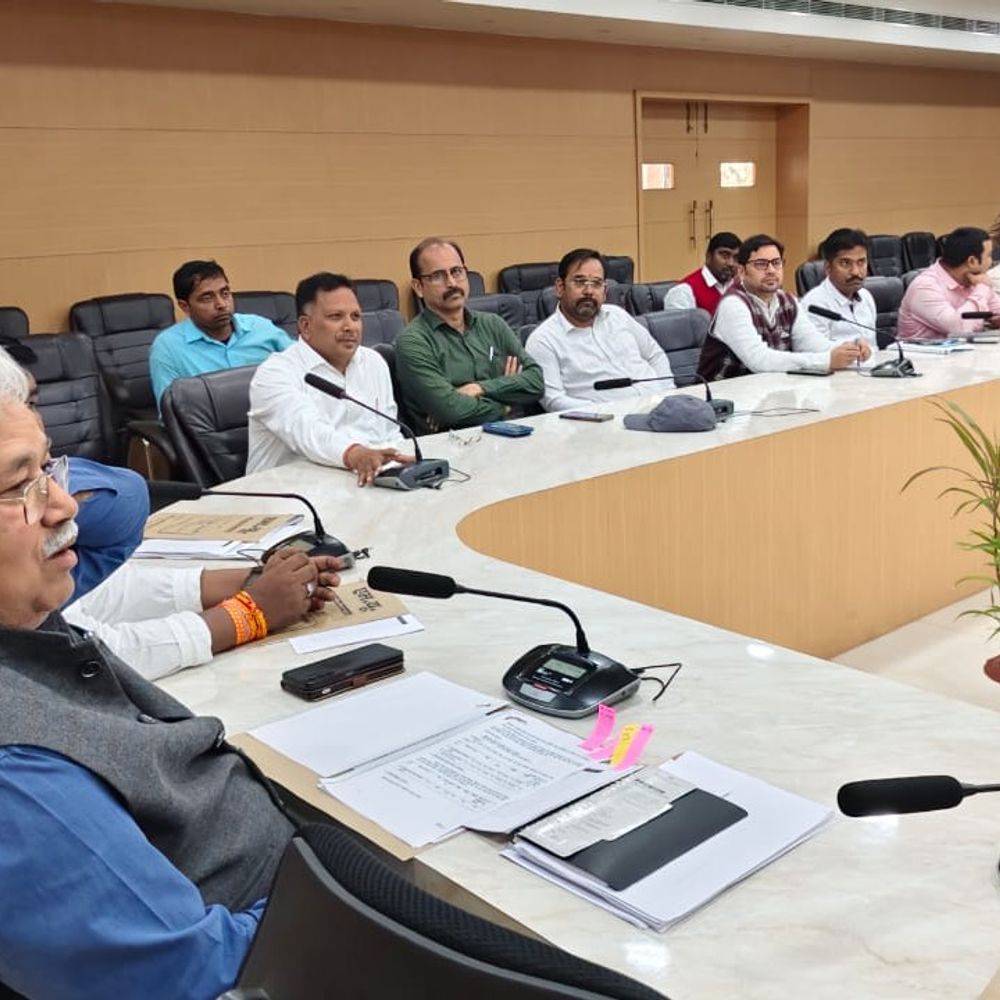 2000 करोड़ निवेश लक्ष्य, 1107 करोड़ GBC तैयार:संतकबीर नगर में ग्लोबल इन्वेस्टर्स समिट के तहत हुई समीक्षा बैठक