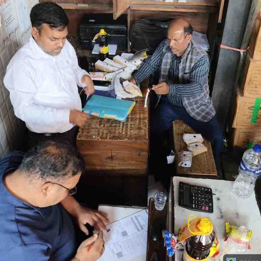 बुलंदशहर में 4700 लीटर खाद्य तेल सील:खाद्य सुरक्षा विभाग ने 10 नमूने लेकर की कार्रवाई