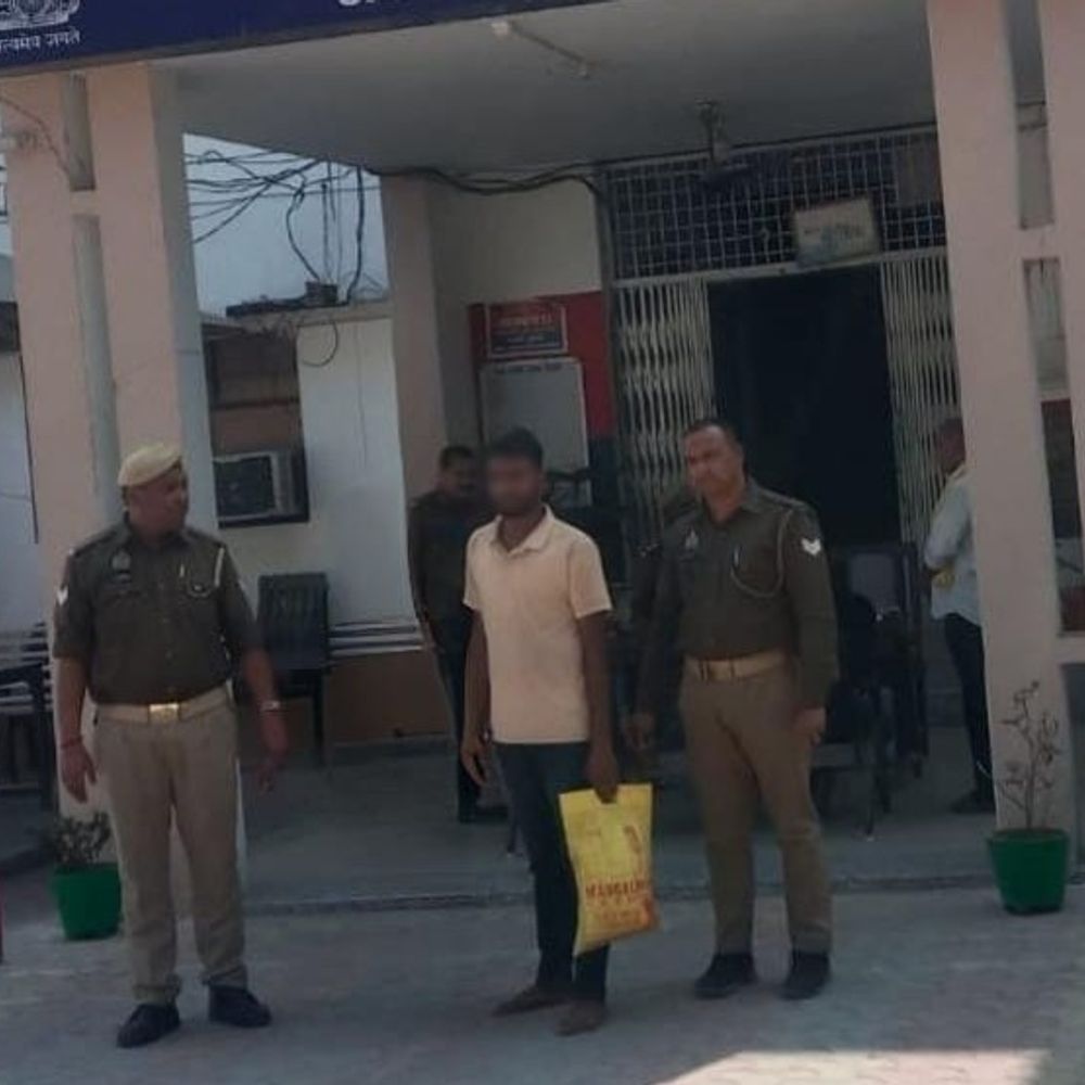 धसकरी हत्याकांड, फरार आरोपी गुजरात से गिरफ्तार:ग्राम प्रधान के खिलाफ शिकायत पर हुई थी हत्या, चार पहले से ही जेल में