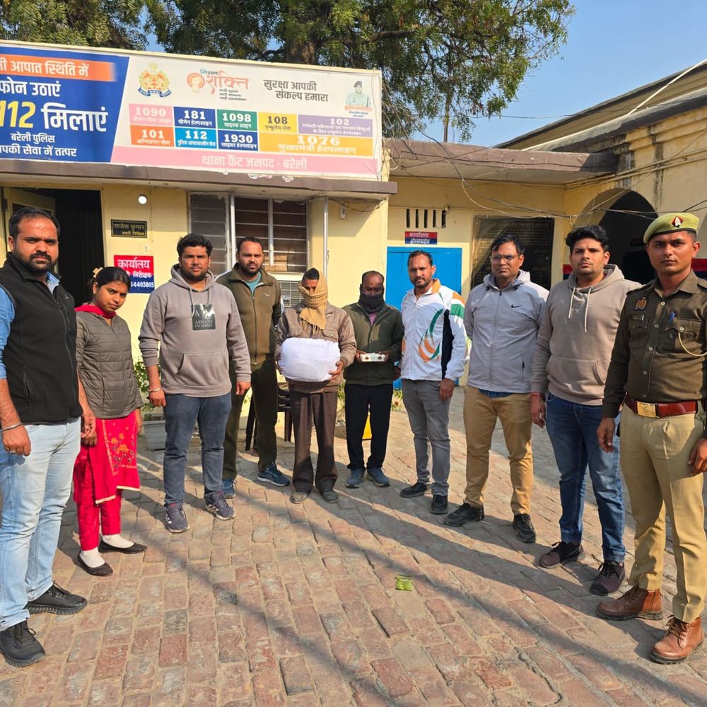 बरेली में अफीम के साथ दो तस्कर गिरफ्तार:झारखंड से लाकर लाल फाटक पर सप्लाई कर रहे थे