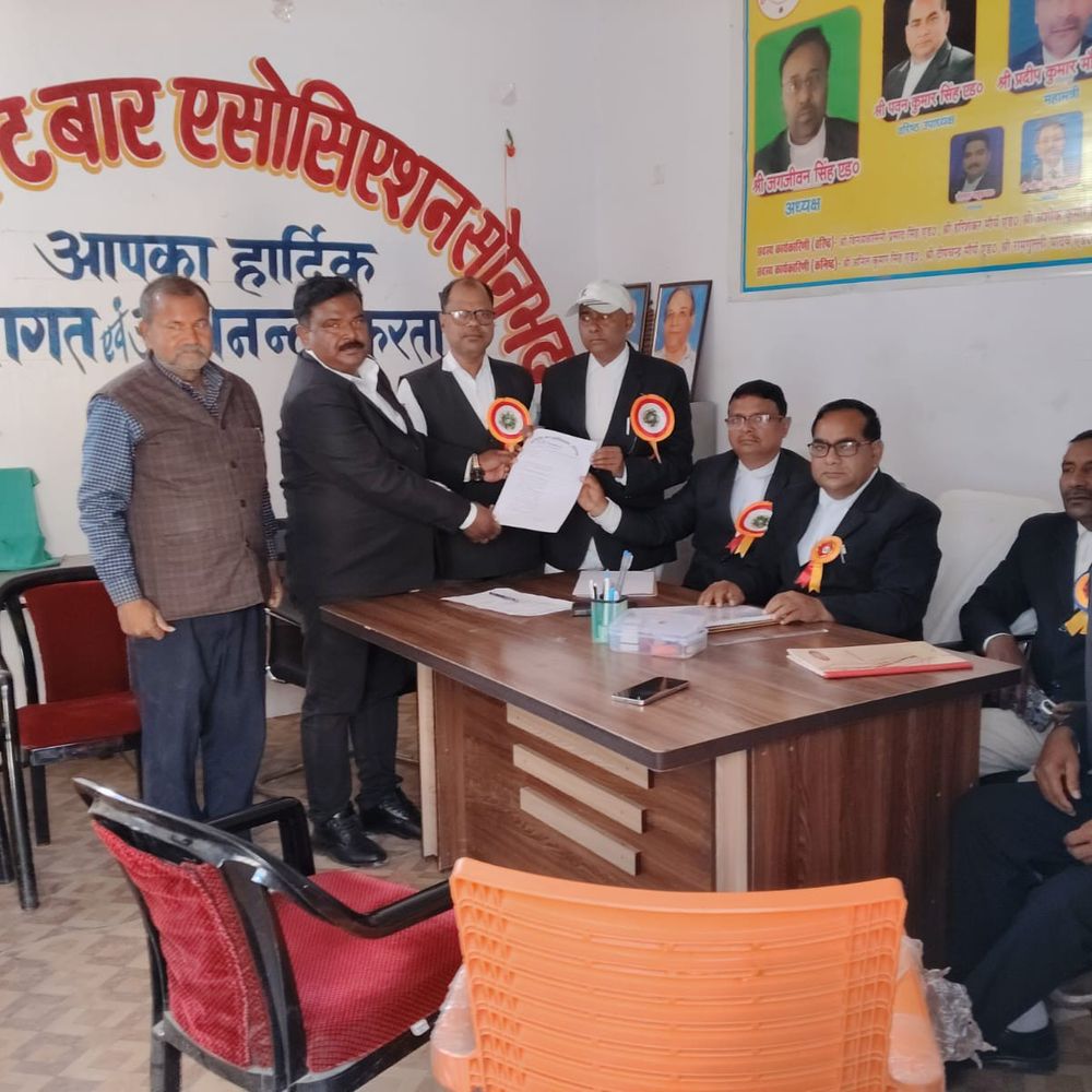 सोनभद्र बार एसोसिएशन चुनाव शुरू:अध्यक्ष, महामंत्री समेत 9 प्रत्याशियों ने नामांकन पत्र लिया