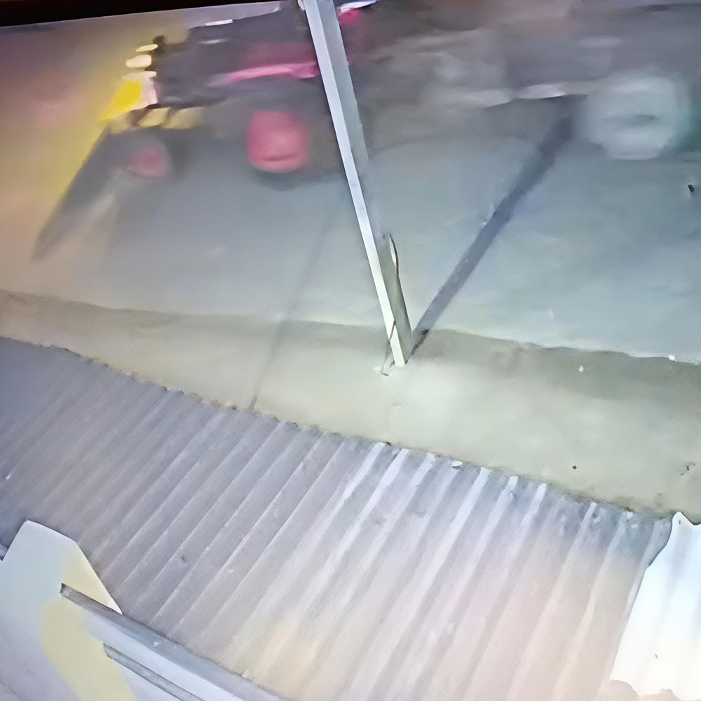 मैनपुरी में किसान की ट्रैक्टर-ट्रॉली चोरी का VIDEO:देर रात अपने ट्रैक्टर में ट्रॉली जोड़कर ले गए, घटना सीसीटीवी में कैद