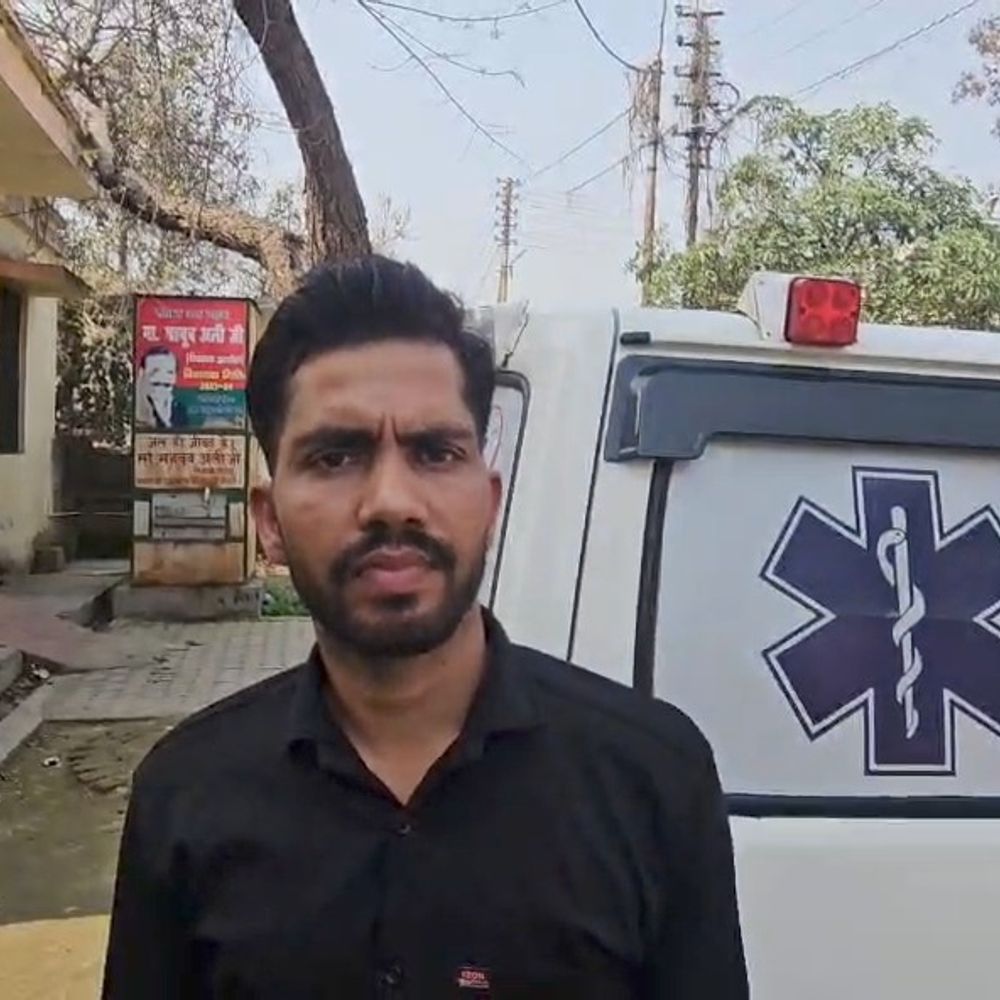 अमरोहा में ट्रक-बस की टक्कर:एक यात्री की मौत, चार गंभीर हालत में हायर सेंटर रेफर